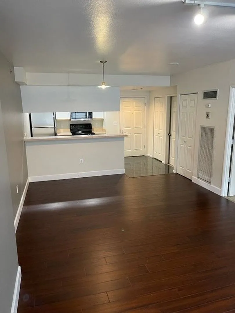 Upscale 1bd 1bath in Heart of Beltown With Hotel Like Feel! — Photo 4