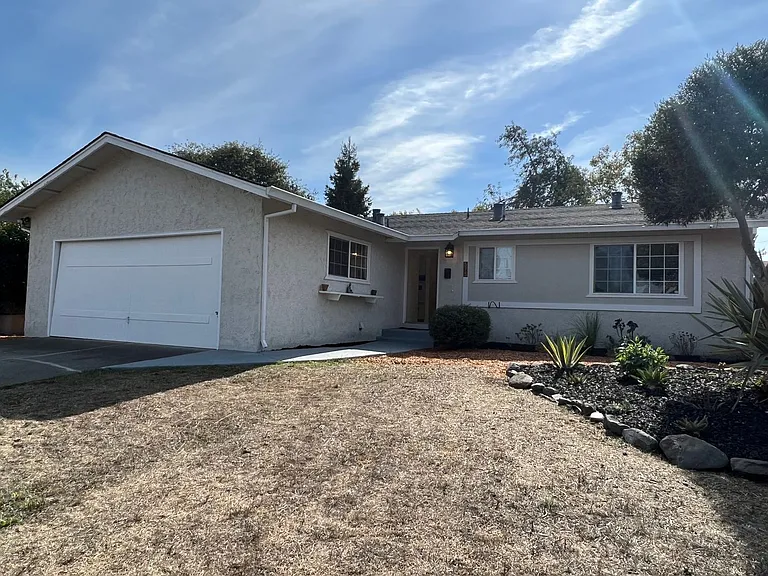 575 Bonnie Ave — Photo 2