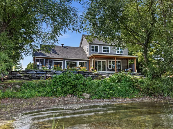 2113 Rue Pierre Hvn, Magog, QC J1X 5T9