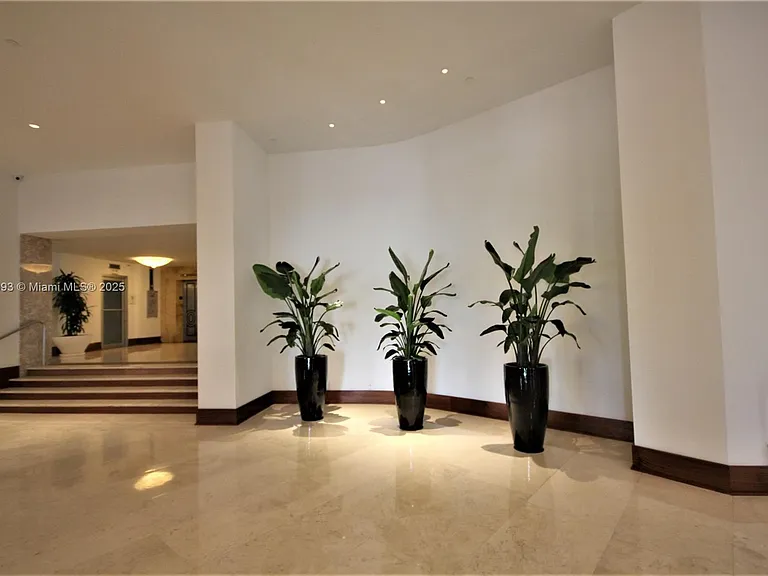 5151 Collins Ave #924 — Photo 49