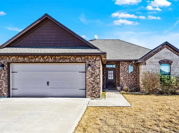 405 N Mountain Meadow Dr, Cache, OK 73527