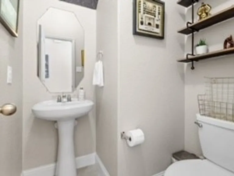 1420 Alamandine Ave — Photo 9