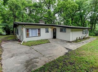 9800 Parkwood Ave, Kansas City, MO 64137