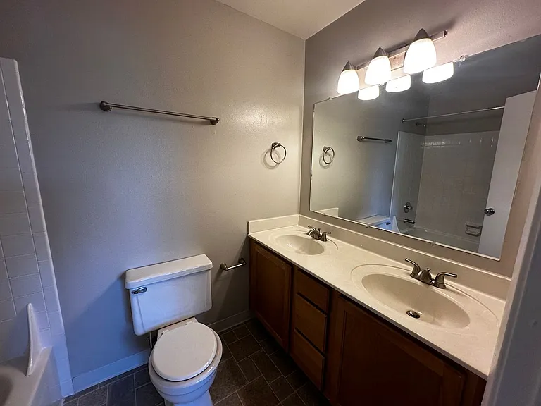 Coventry Court West Apartments — Photo 65