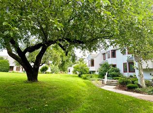 34 McIntosh Dr, Amherst, MA 01002