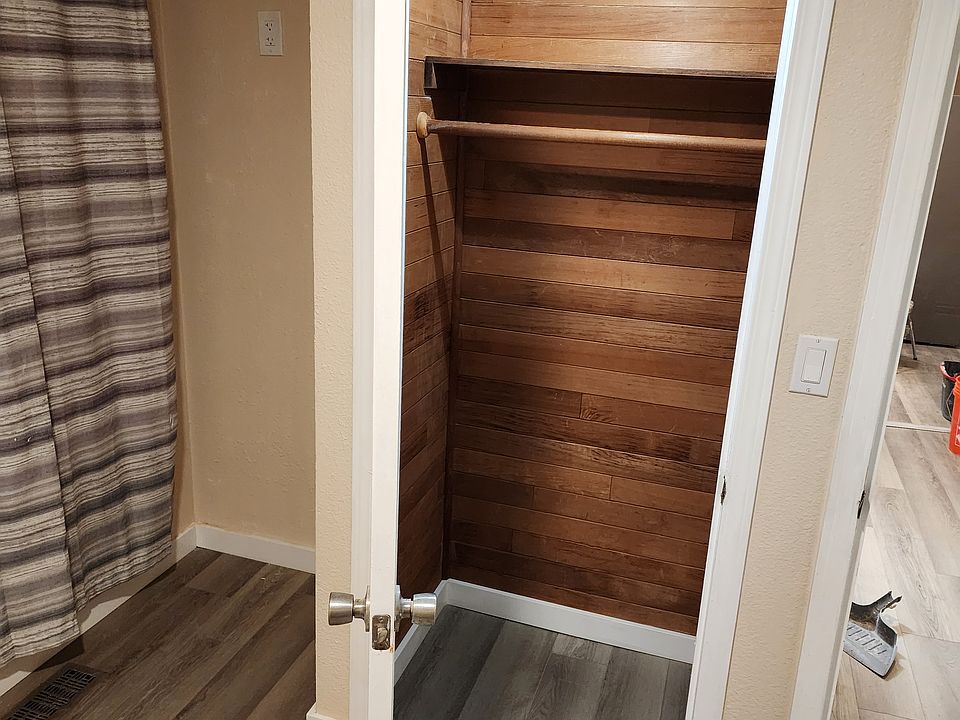 bedroom with closet