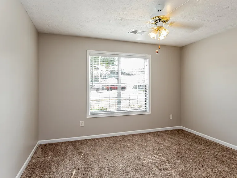 173 Waters Edge Dr — Photo 9