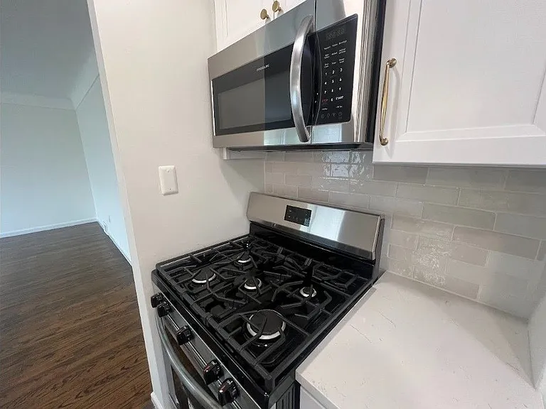 18536 Holland Ave — Photo 9