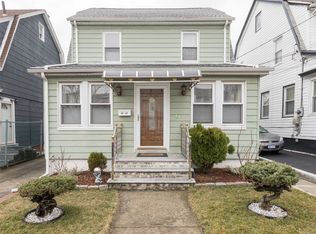 8838 212th St, Queens Village, NY 11427