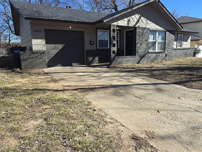 1409 Thompson Dr — Photo 10