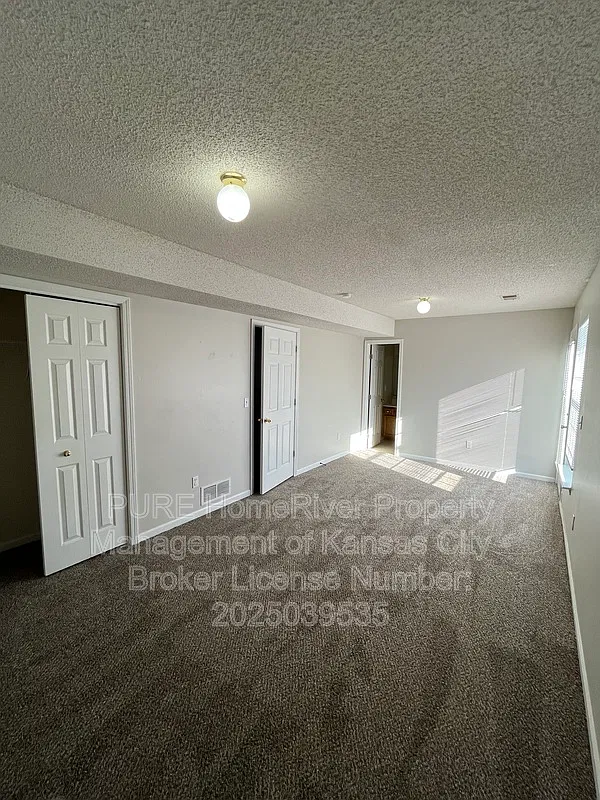 3 bed, 2.0 bath, 900 sqft, $1,595 — Photo 3