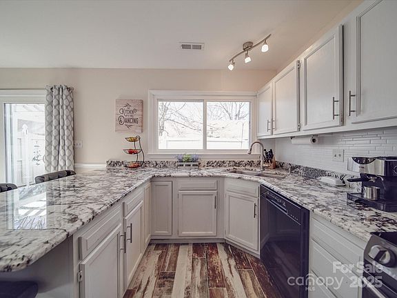 3rd image of 7300 Carrbridge Ln