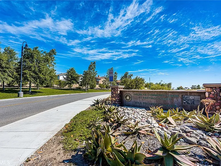 3441 E Berkshire Ct — Photo 45