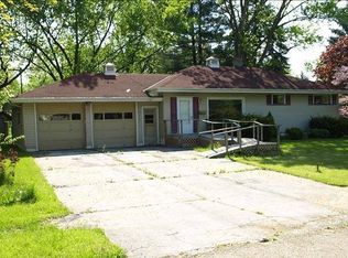 825 Pinecrest Rd, Girard, OH 44420