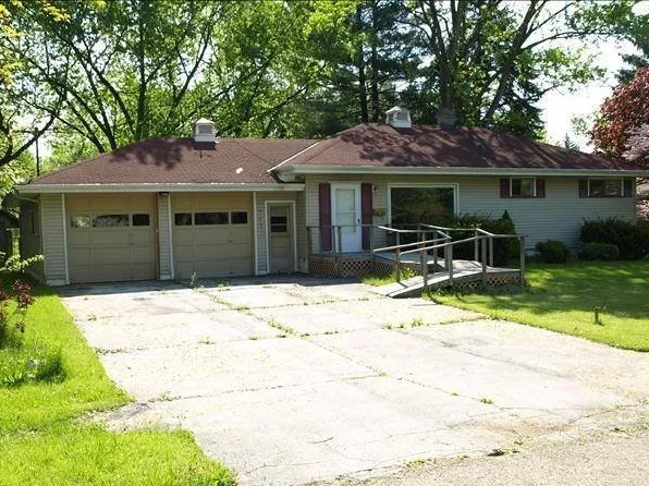 825 Pinecrest Rd, Girard, OH 44420