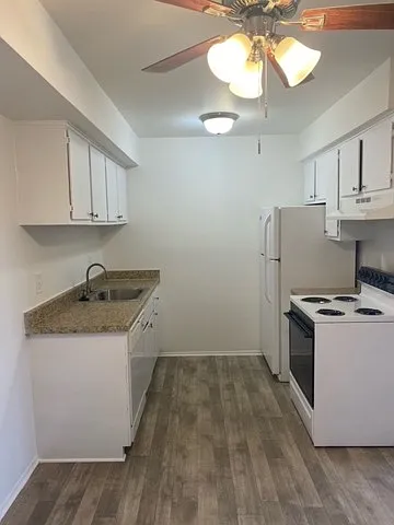 Hanover Court Deluxe 1 Bedroom Kitchen