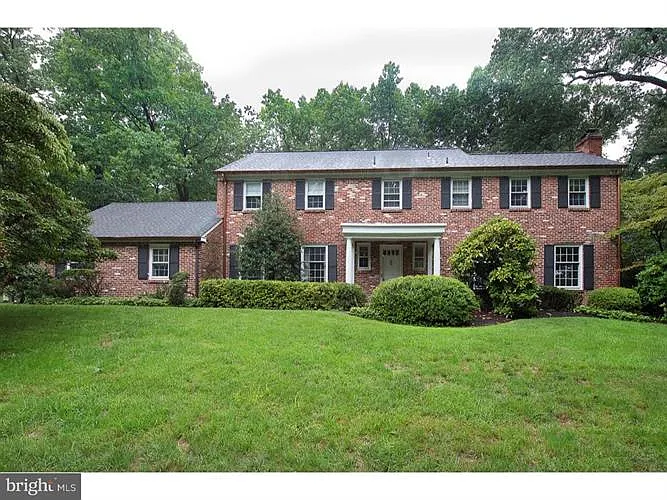 440 Highview Dr photo 1