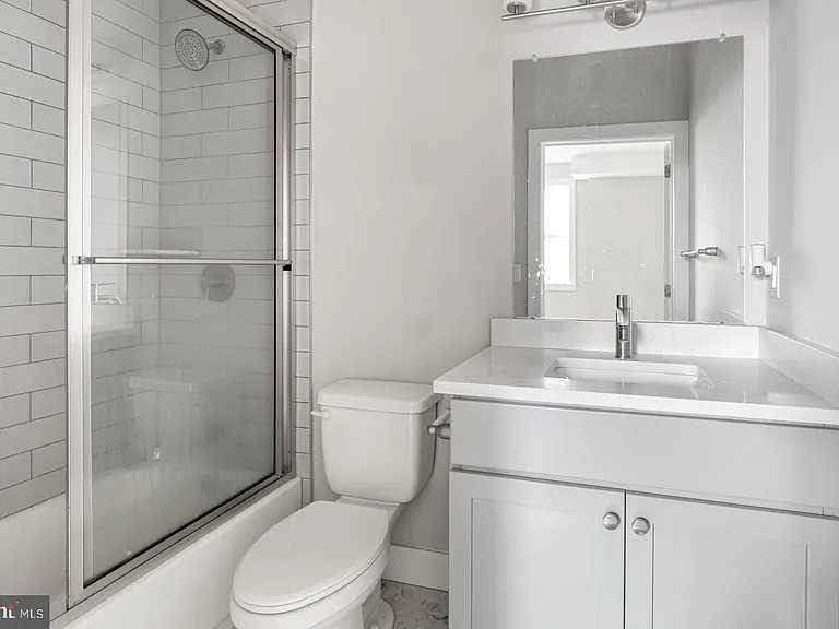 5230 Walnut St #5R — Photo 14