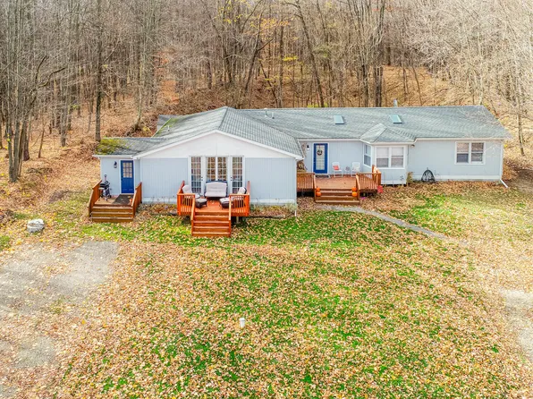 15838 W Clear Lake Rd, Buchanan, MI 49107