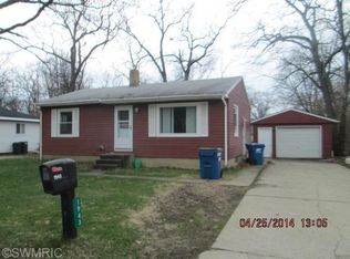 1943 Oak Cliff Dr NE, Grand Rapids, MI 49525