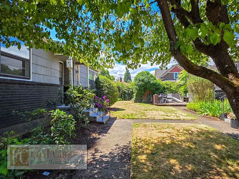 5725 N Montana Ave — Photo 15