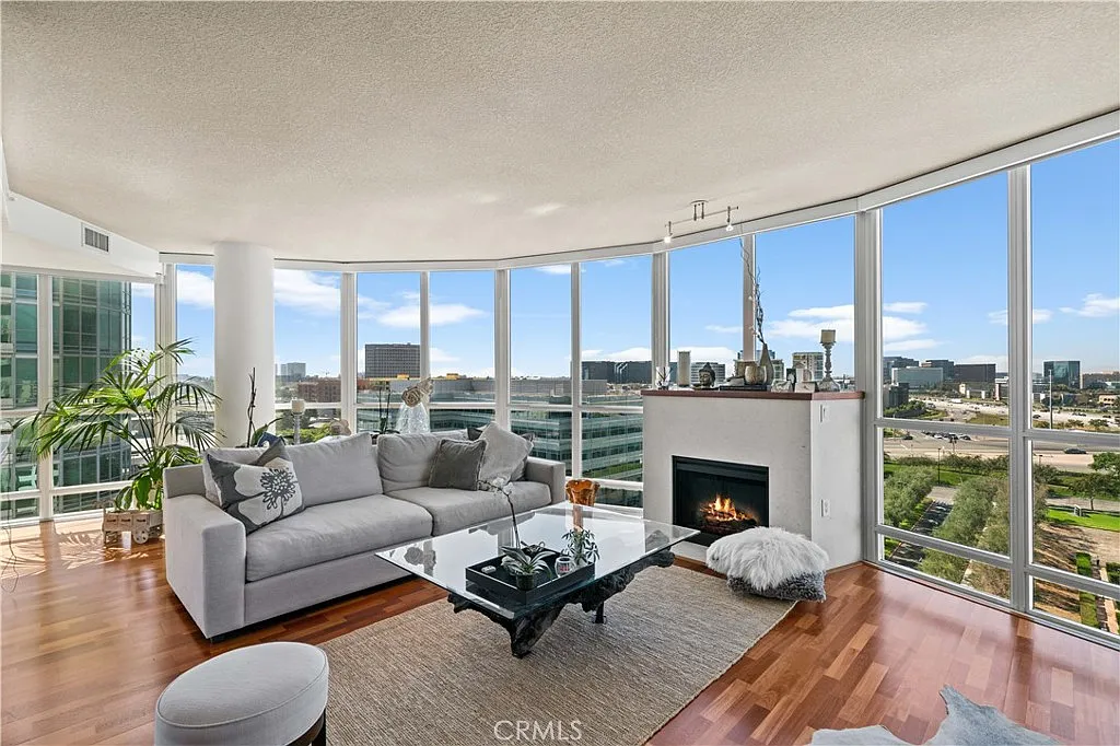 2 bed, 1520 sqft, $6,500 — Photo 3