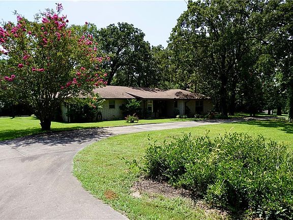 3rd image of 682 Cedar Hills Dr