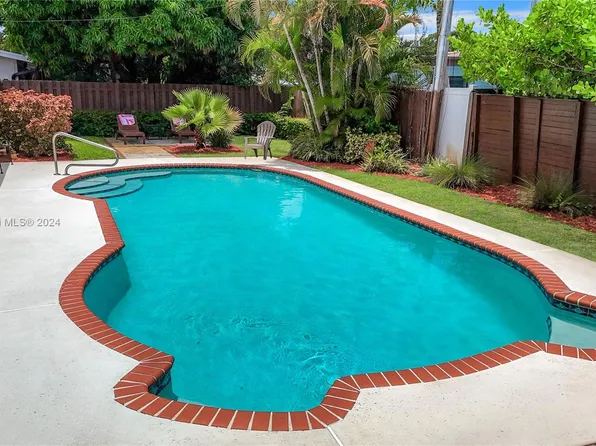 2731 NE 53rd St, Lighthouse Pt, FL 33064