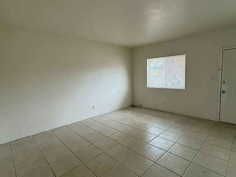 2873 N Fontana Ave — Photo 10