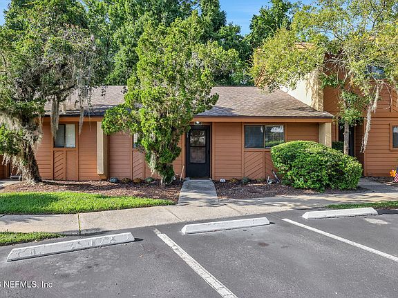 2nd image of 85 DEBARRY Avenue #1002