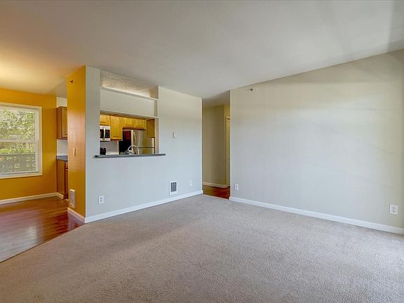 4th image of 725 Essex Ct APT 293