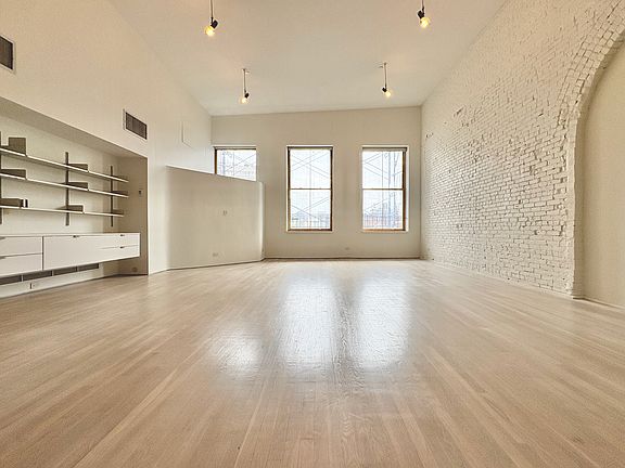 4th image of 66 Crosby St APT 6D