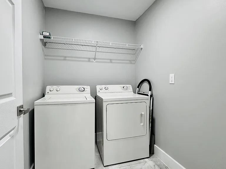 489 Lenox Ave — Photo 22