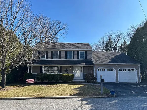 37 Cambridge Ct, Manchester, NH 03103