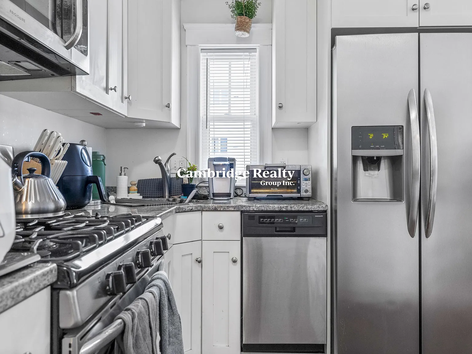 3 bed, 1.0 bath, $3,900 — Photo 4