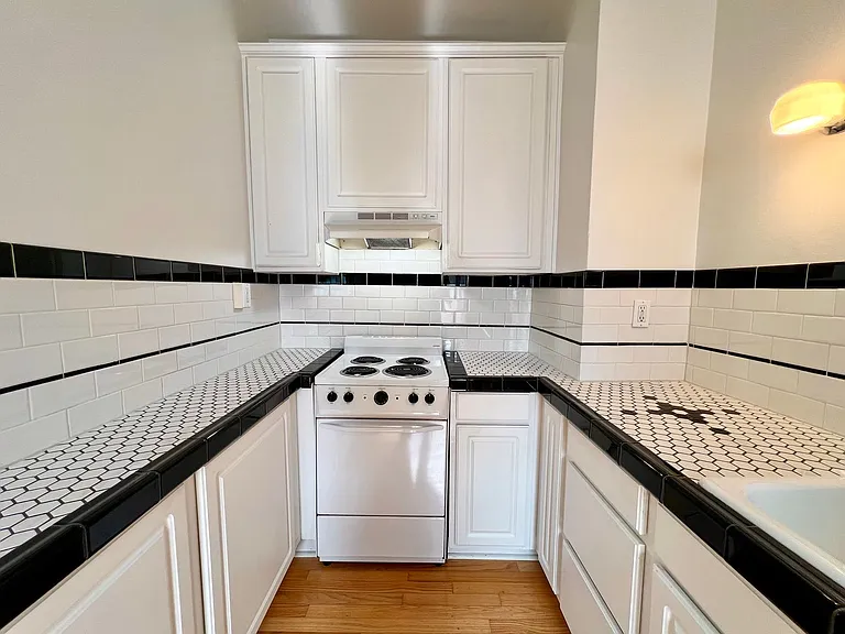 2015 NW Flanders St #502 — Photo 11