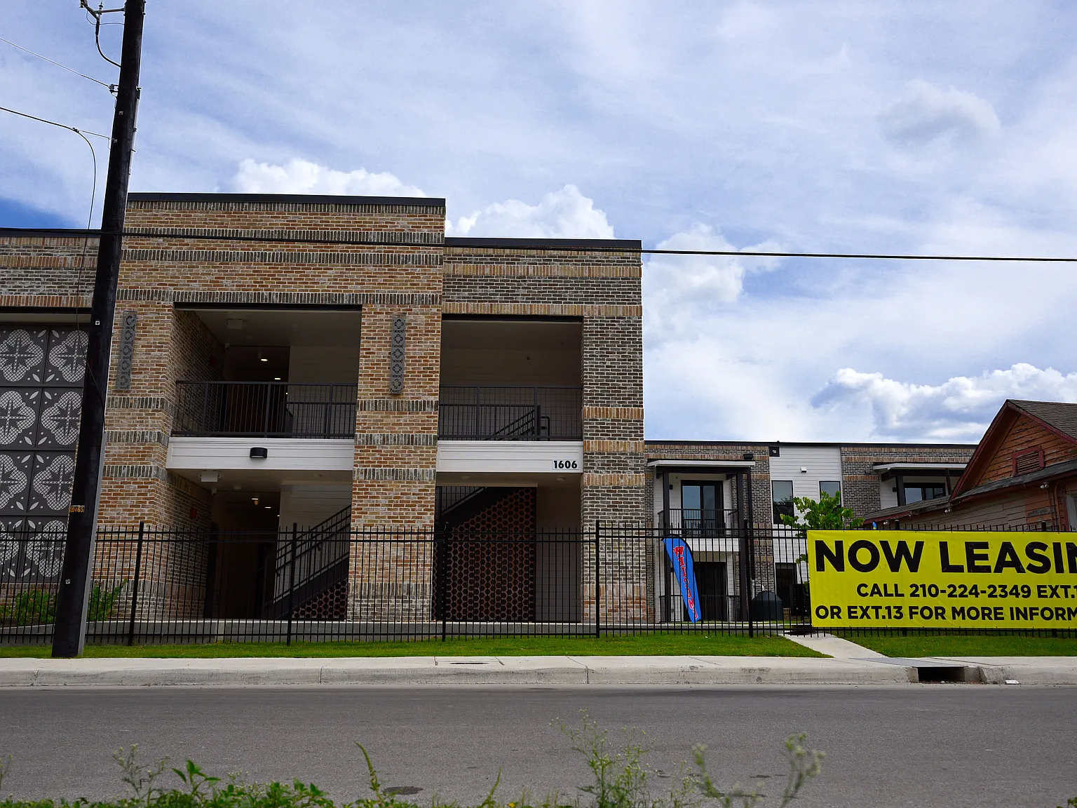 Memorial Apartments — Photo 4