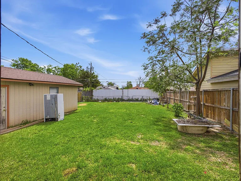 2634 Emmett St — Photo 23