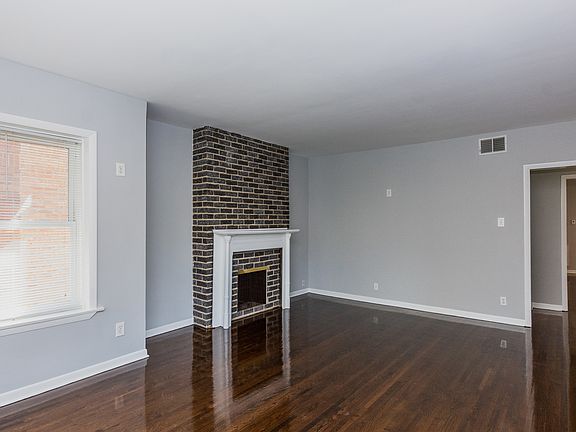 4th image of 6218 N Oakley Ave
