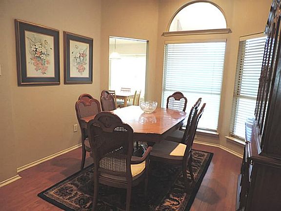3rd image of 208 Ember Glen Dr
