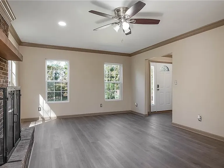 5211 Briarcliff Dr — Photo 5