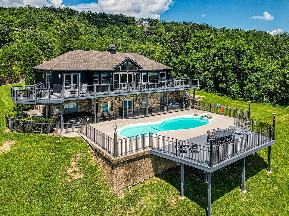 1st image of 990 Autumn Ridge Way