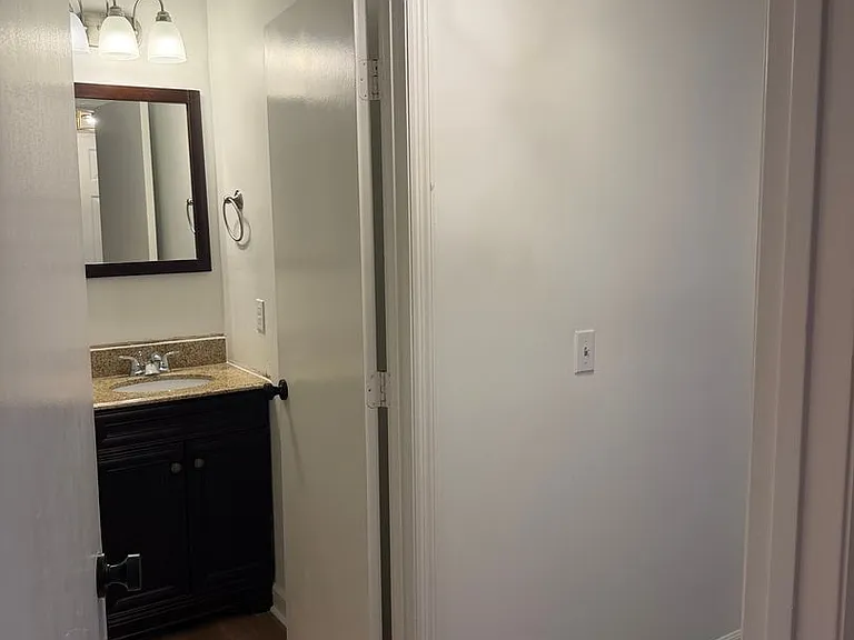 13 Forest Cove Cv — Photo 16