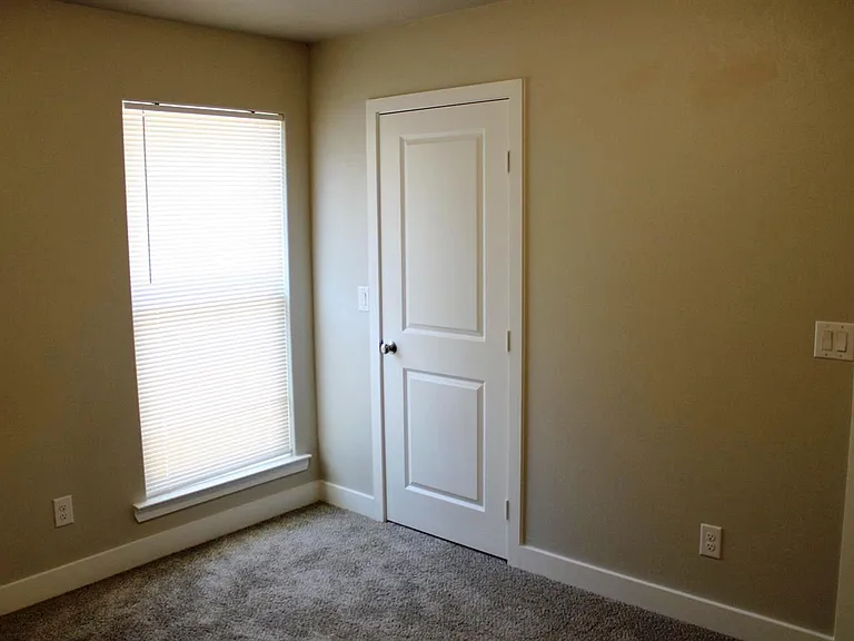 3015 Valencia Ave — Photo 15