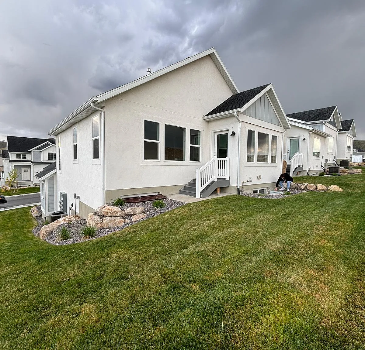 4 bed, 2400 sqft, $2,689 — Photo 1