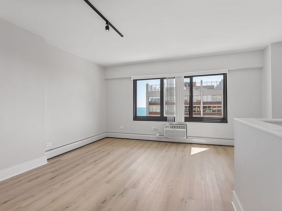 5th image of 6166 N Sheridan Rd APT 10F