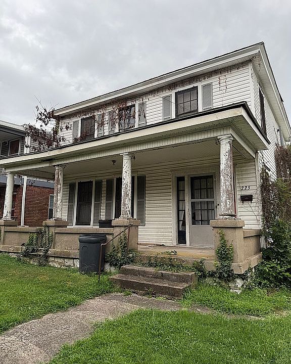 1st image of 225 E 2nd St