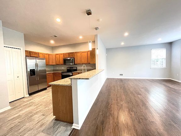 4th image of 3967 Norwich Dr #23