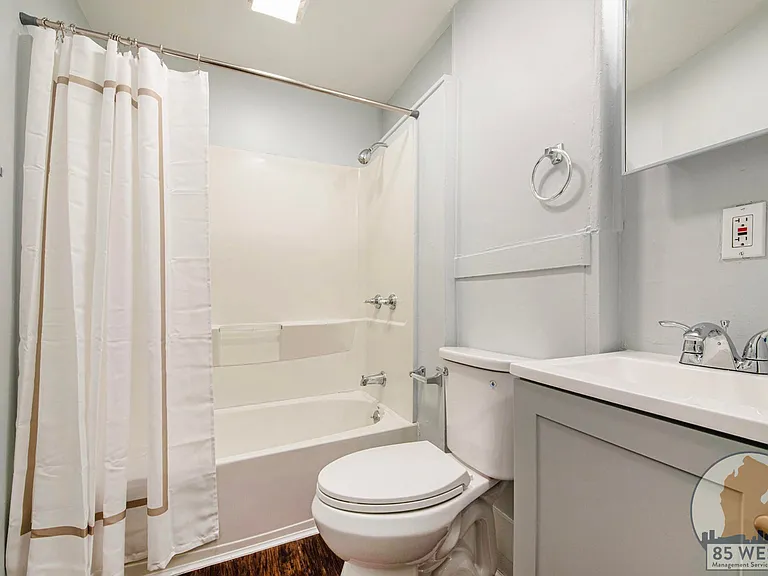 407 11th St NW #D — Photo 8