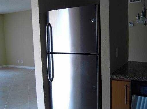 5th image of 4015 N University Dr #102